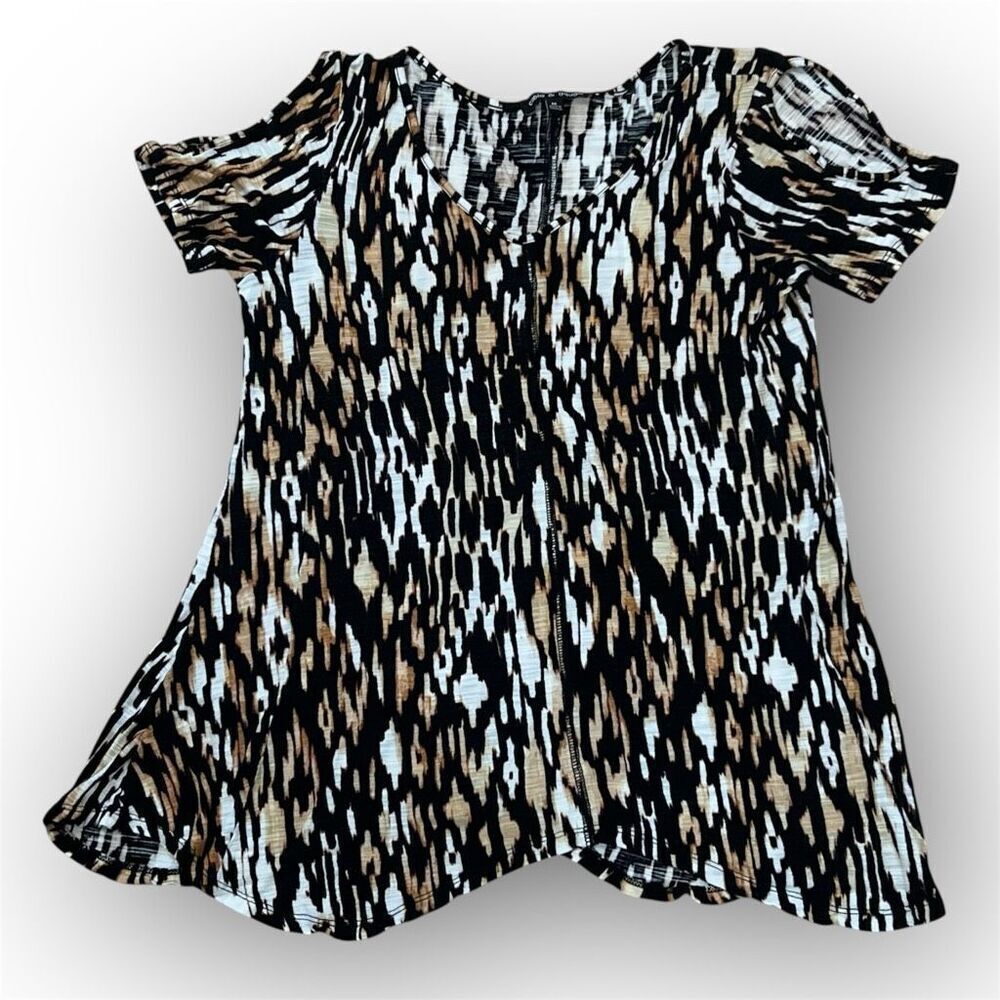 Cable & Gauge, Cold Shoulder Animal Print V-neck T-Shirt, Women’s Medium